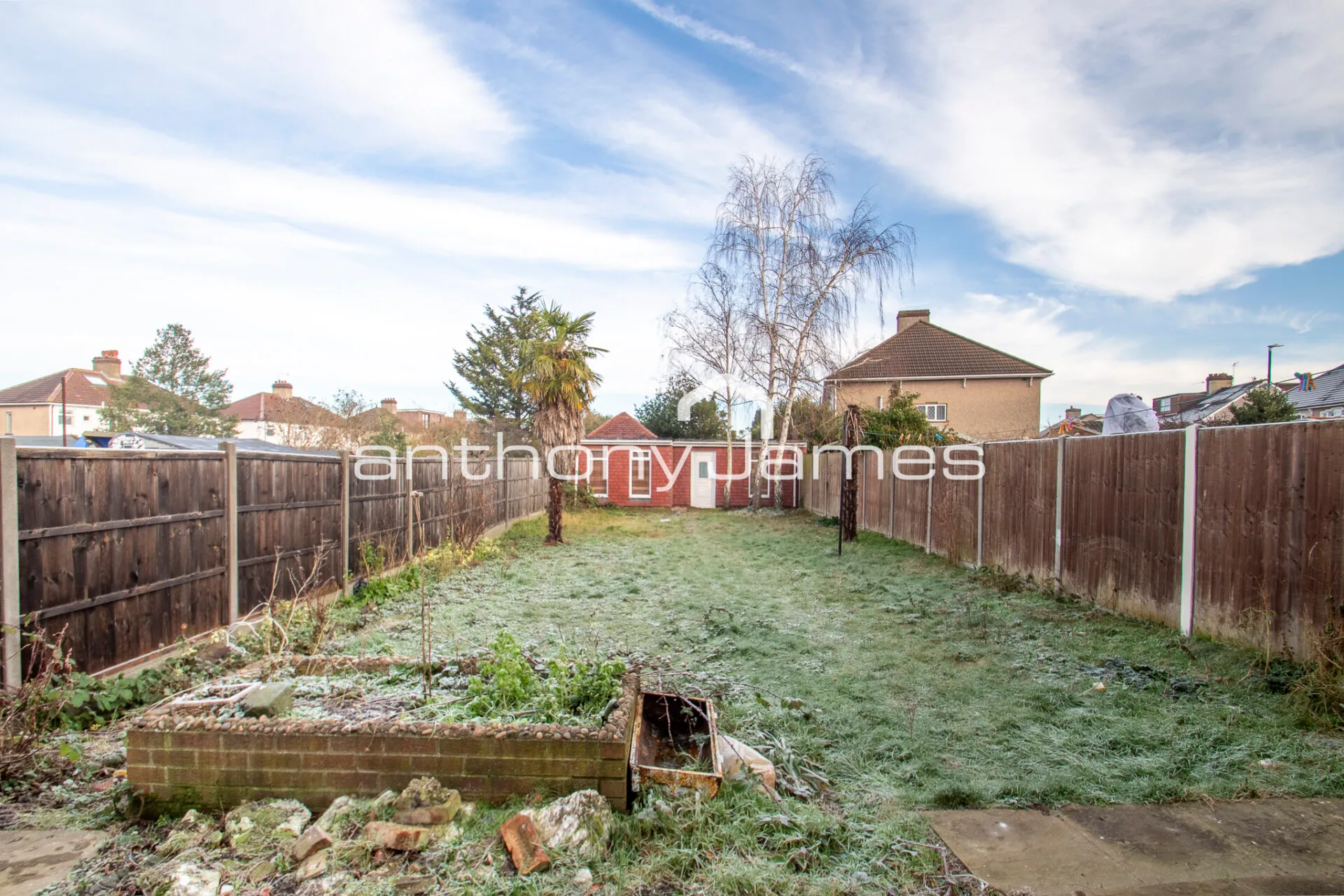 Flat Long Lane in Greater London