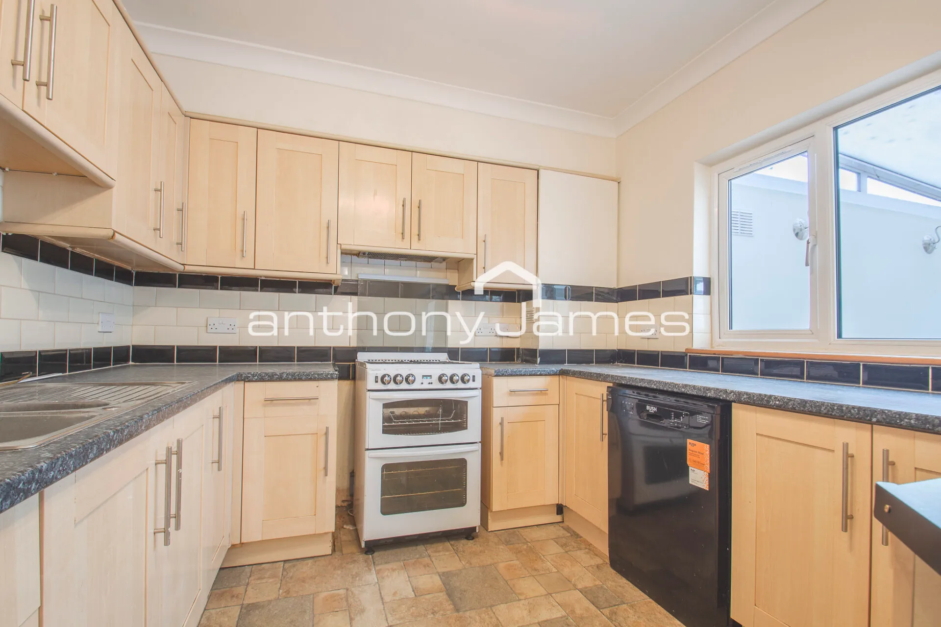 Flat Long Lane in Greater London