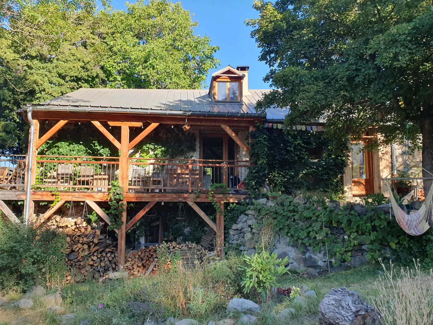 Chambre Route d'Embrun à Puy-Saint-Eusèbe