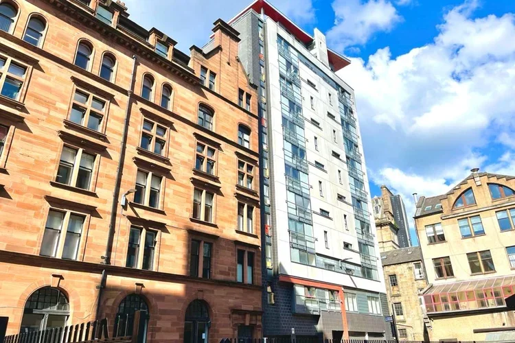 Flat Argyle Street in Glasgow