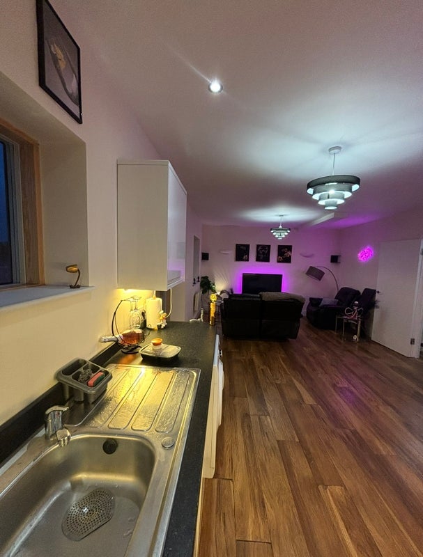 Flat Normanshire Drive in Greater London