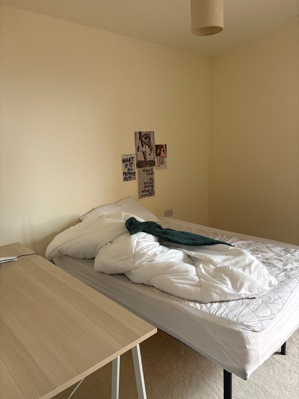 Room Warton Road in Greater London