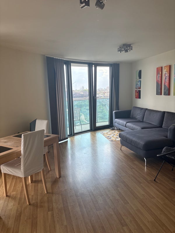 Flat Warton Road in Greater London