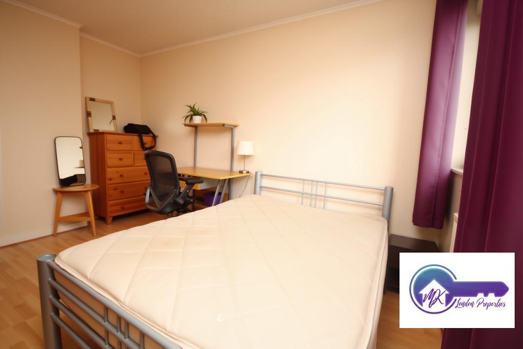 Flat Nightingale Road in Greater London