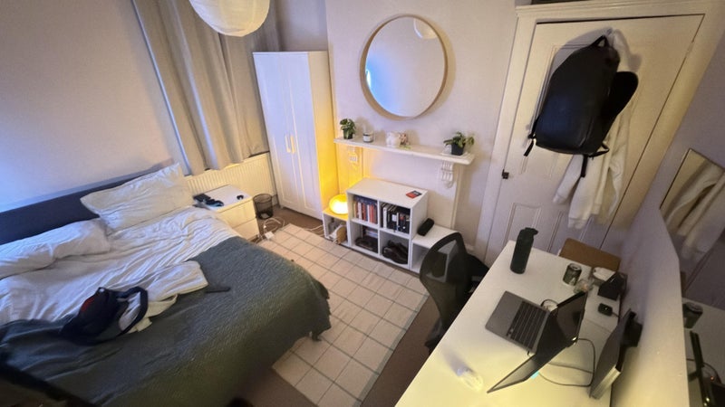 Room Warmington Road in Greater London