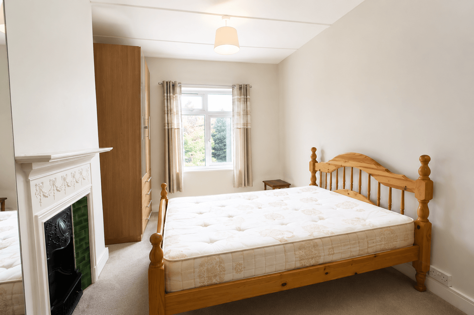 Flat Colton Road in Greater London
