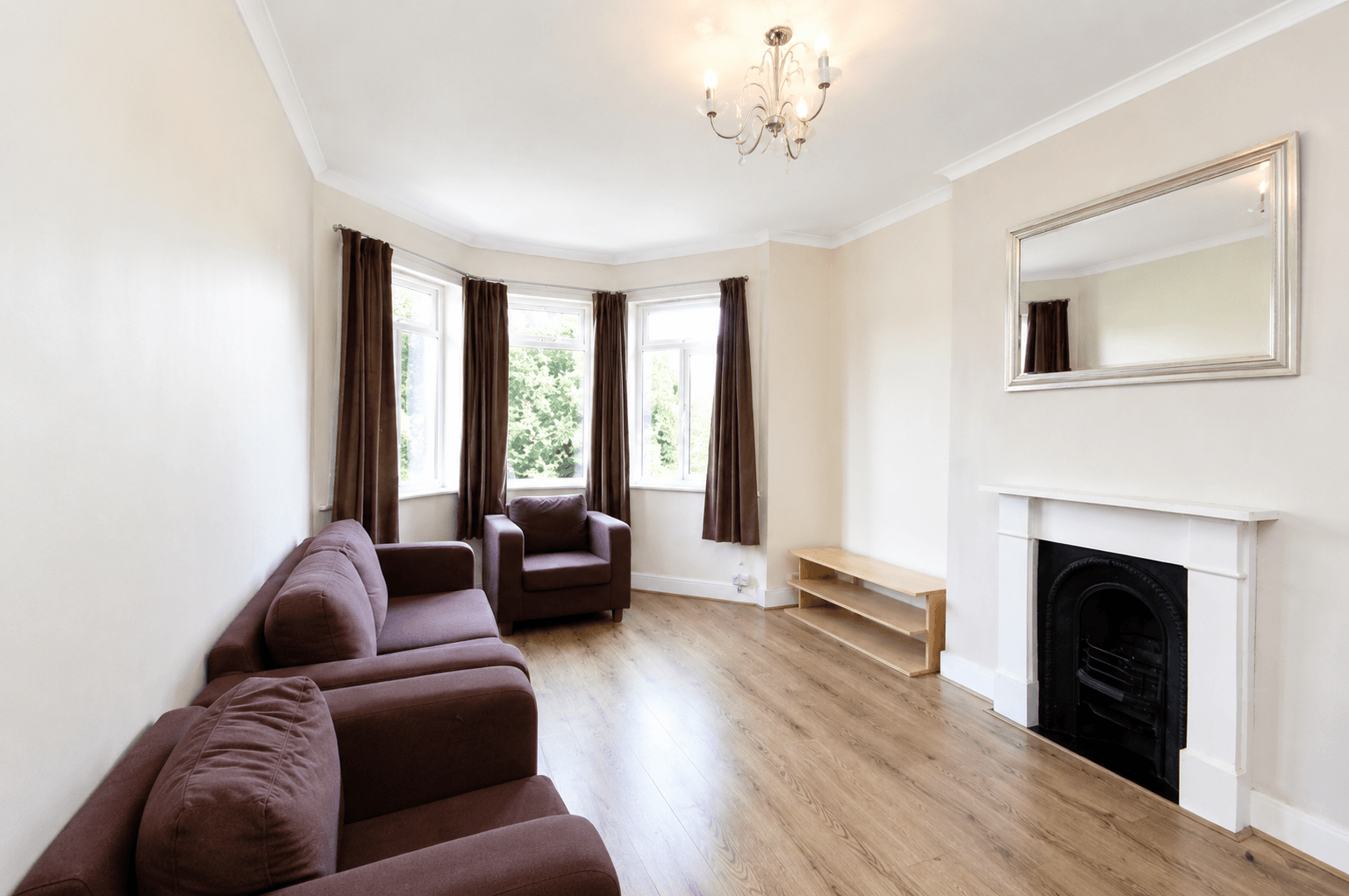 Flat Colton Road in Greater London