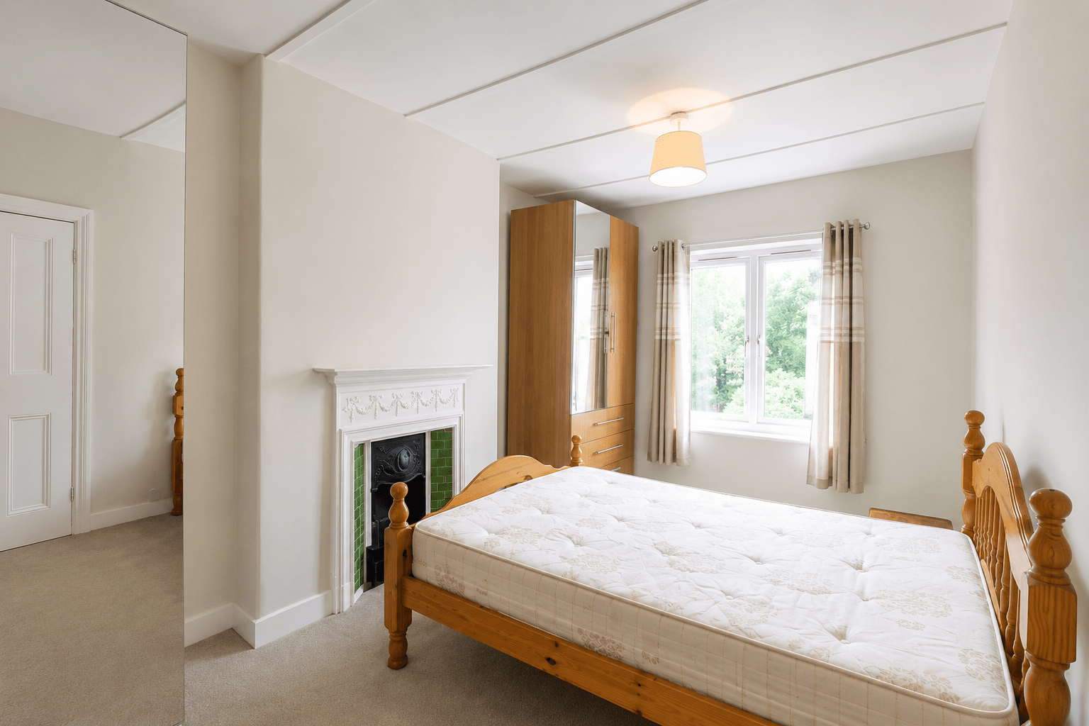 Flat Colton Road in Greater London