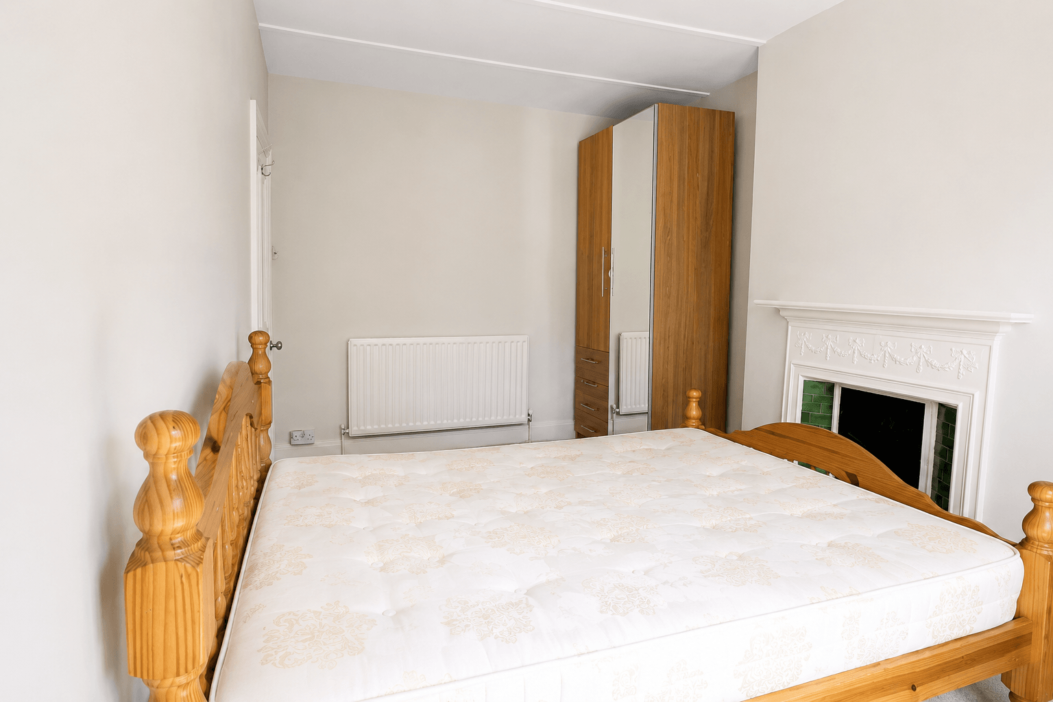 Flat Colton Road in Greater London