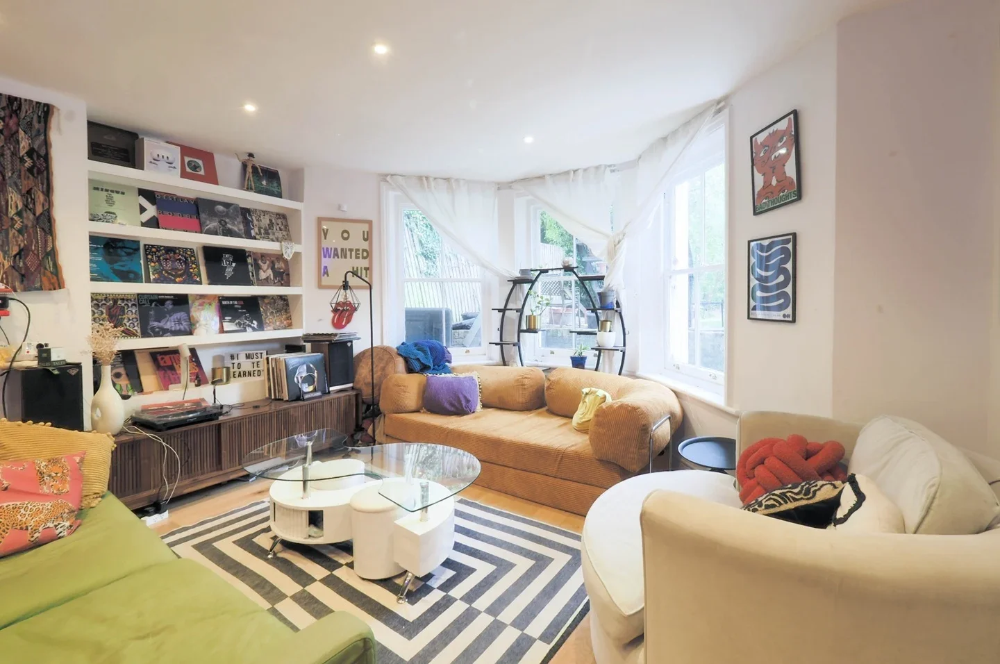 Flat Mowbray Road in Greater London