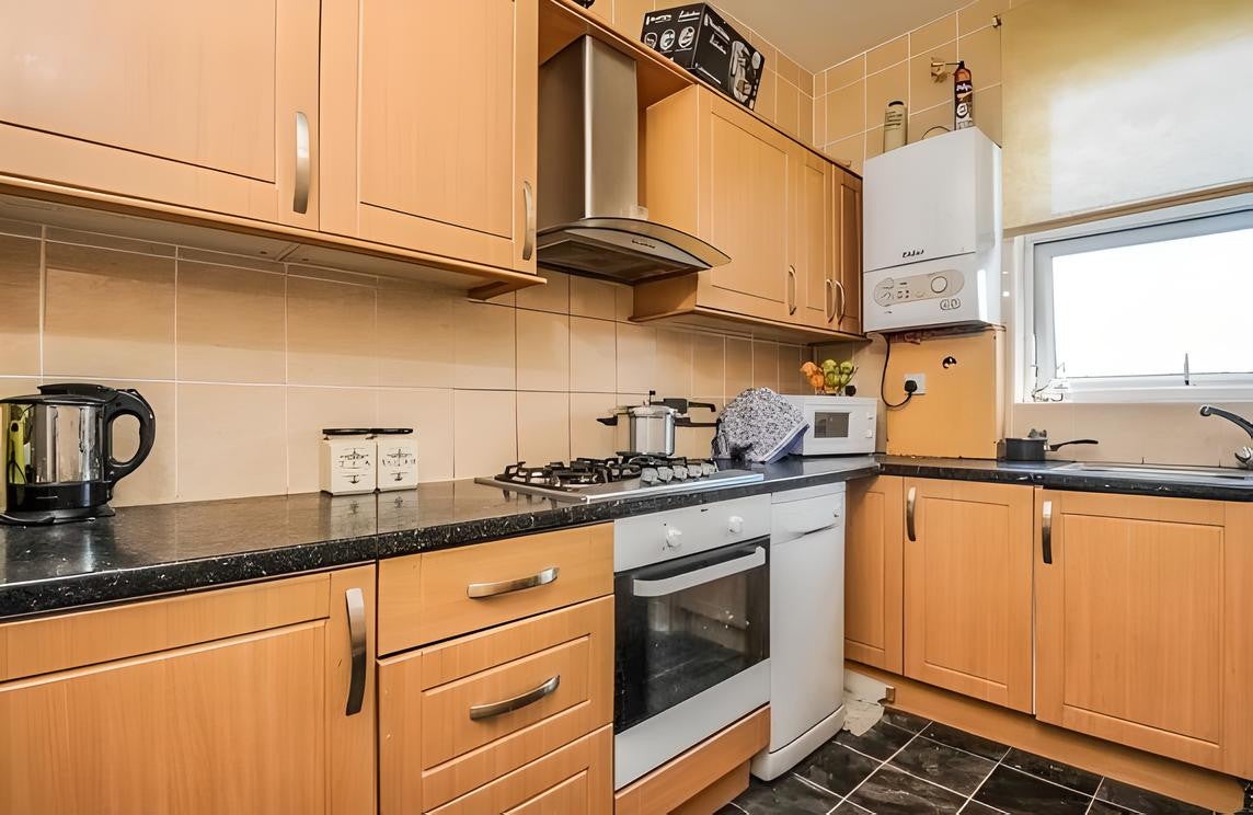 Flat Merton Road in Greater London