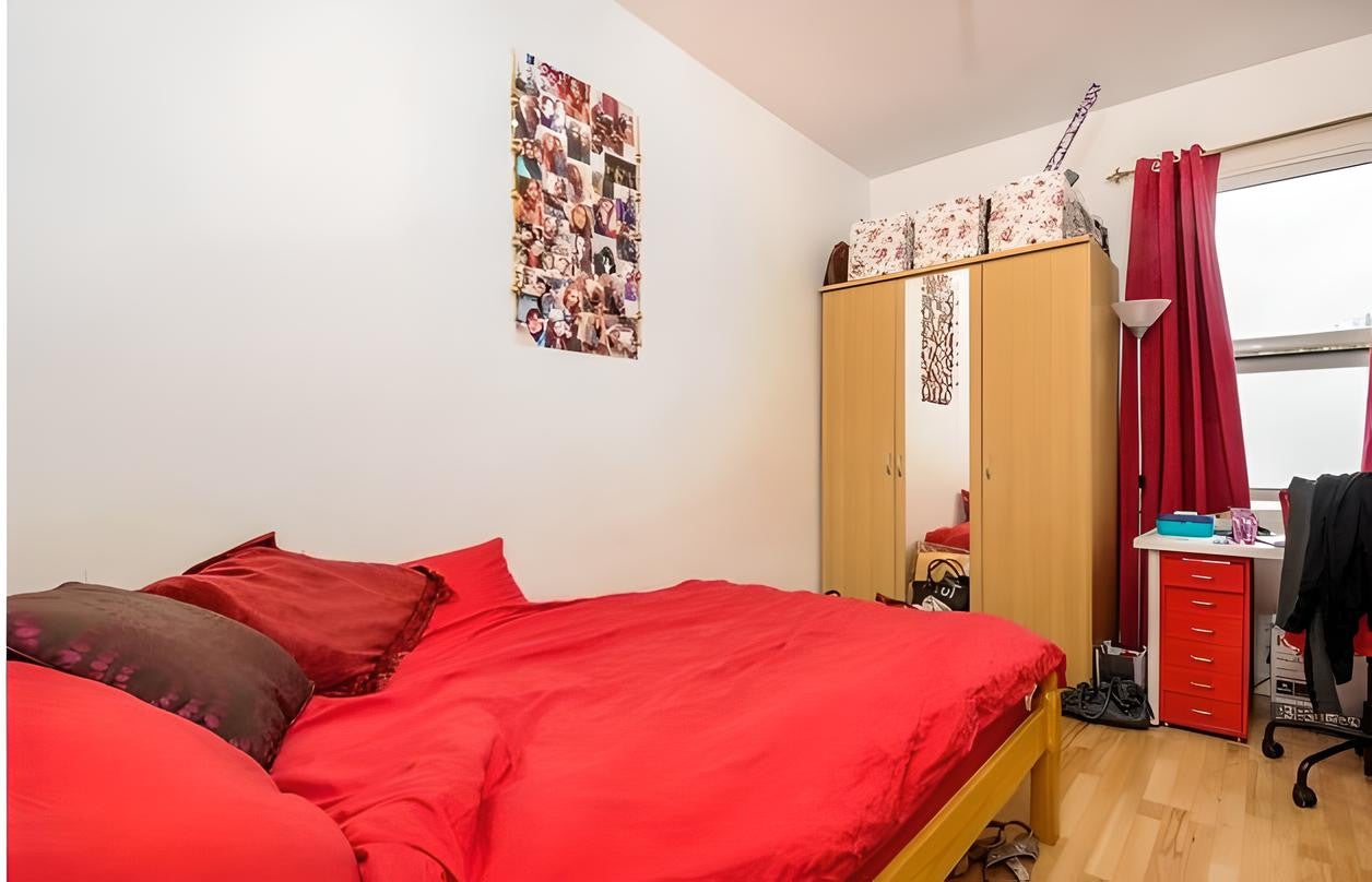 Flat Merton Road in Greater London