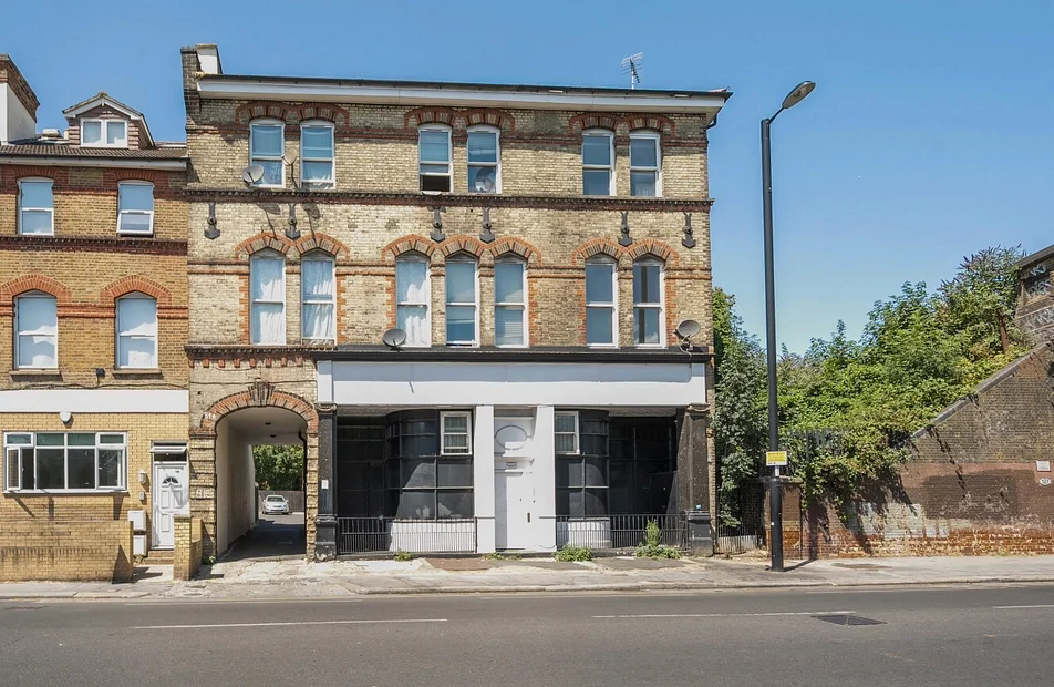 Flat Penge Road in Greater London