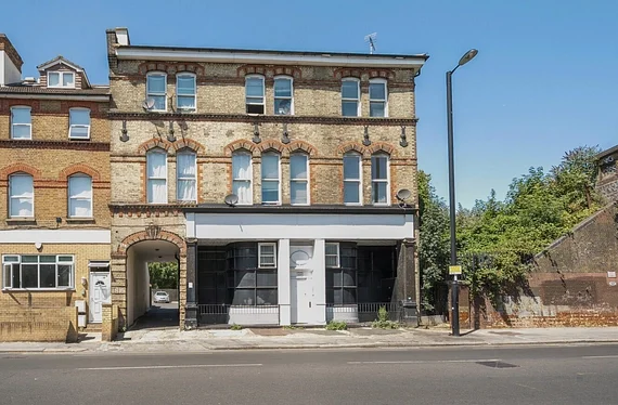 Flat Penge Road in Greater London