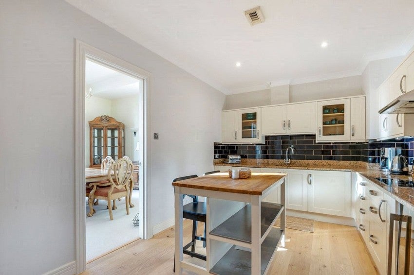 Flat Brasenose Drive in Greater London