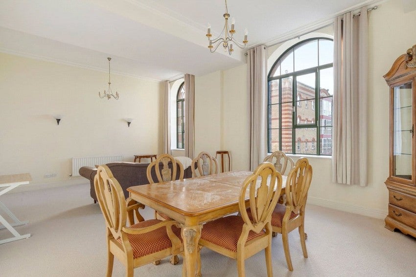 Flat Brasenose Drive in Greater London