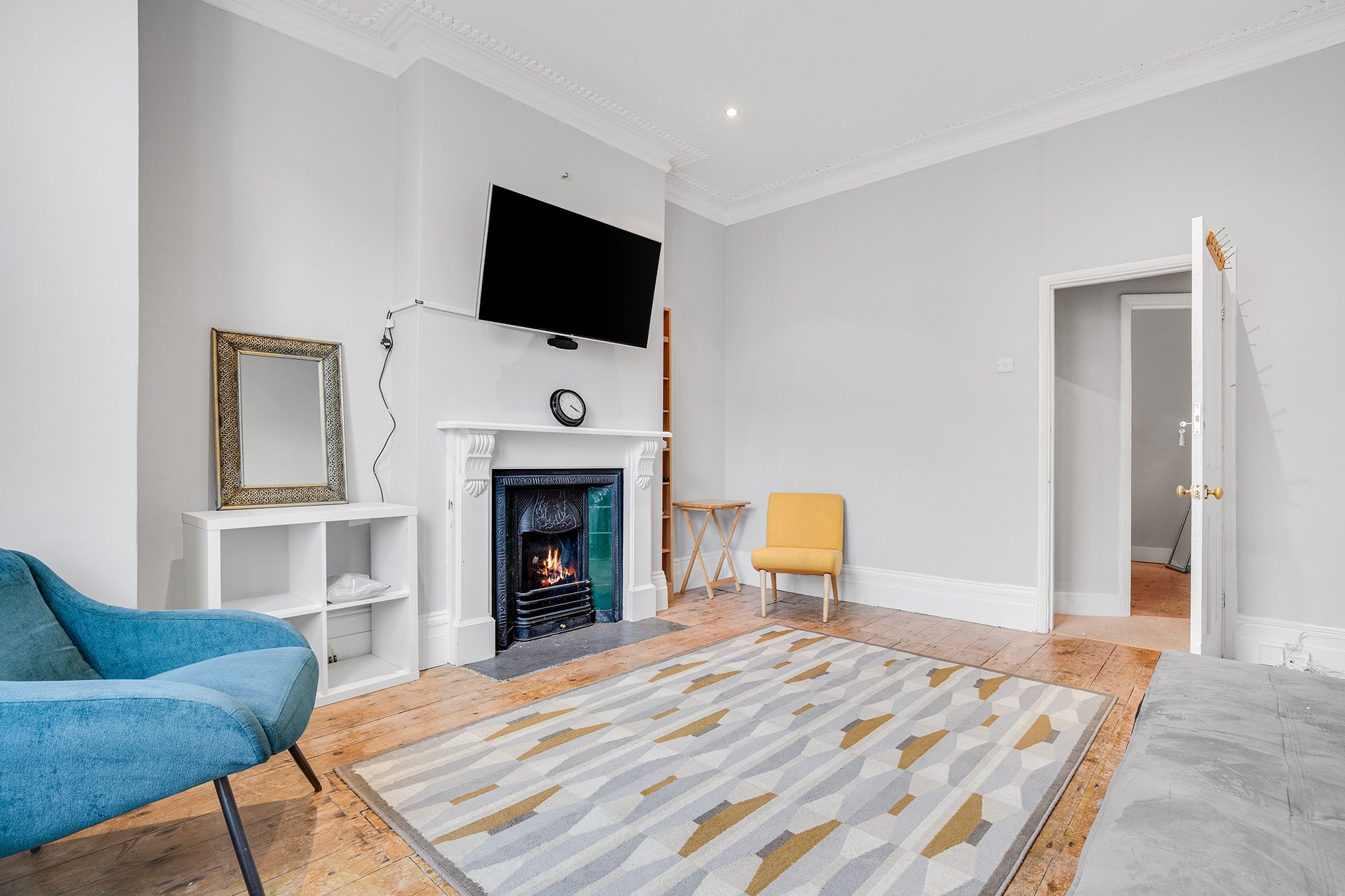 Flat Leander Road in Greater London