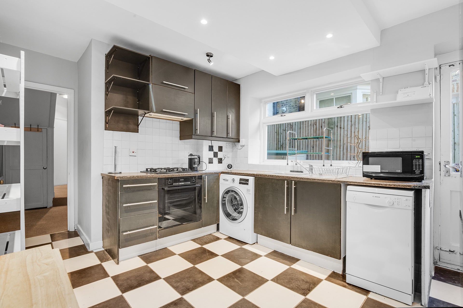 Flat Leander Road in Greater London