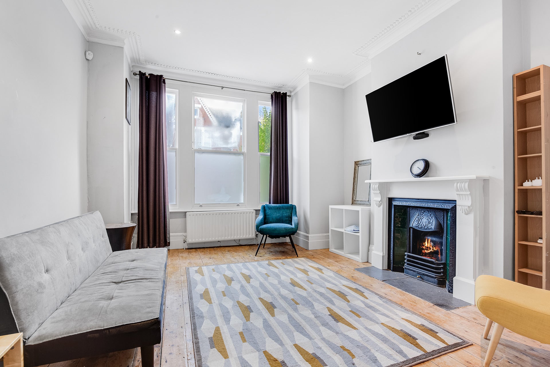 Flat Leander Road in Greater London