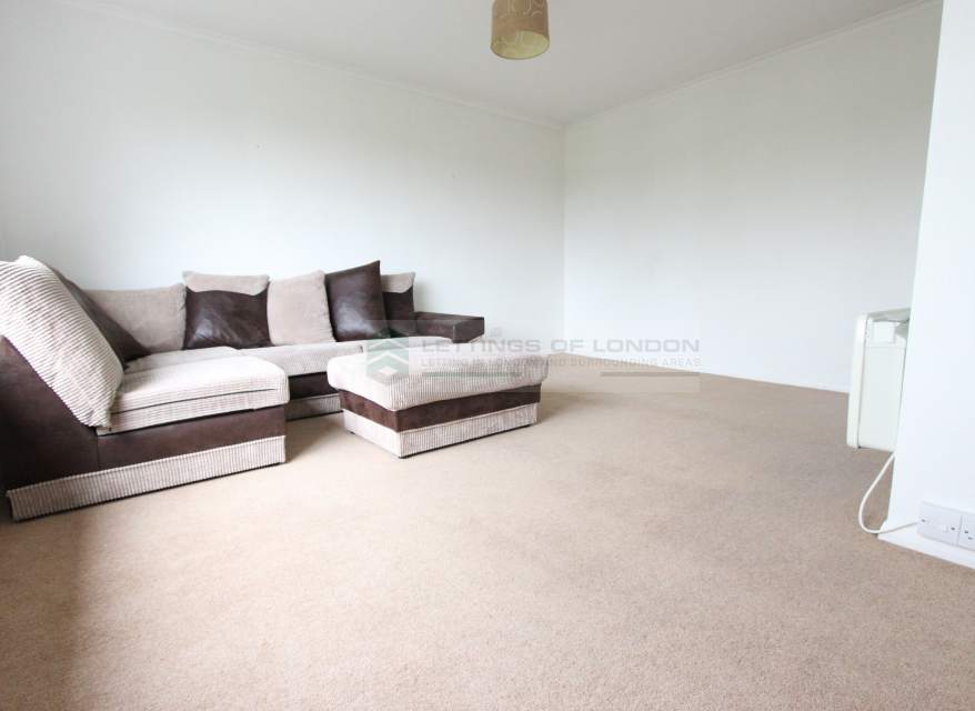 Flat Bramley Close in Greater London