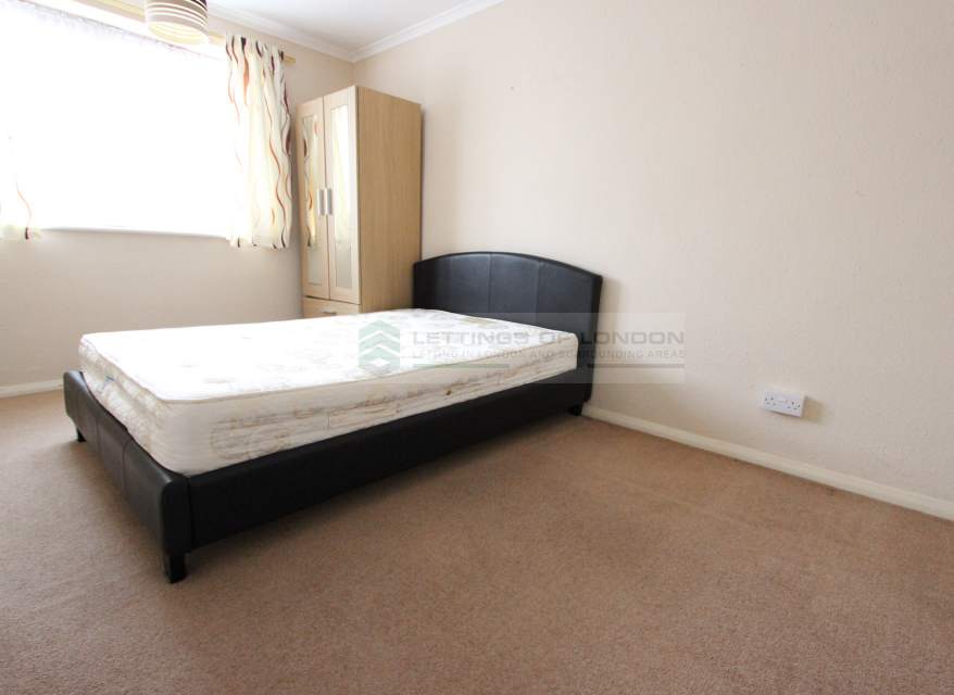 Flat Bramley Close in Greater London