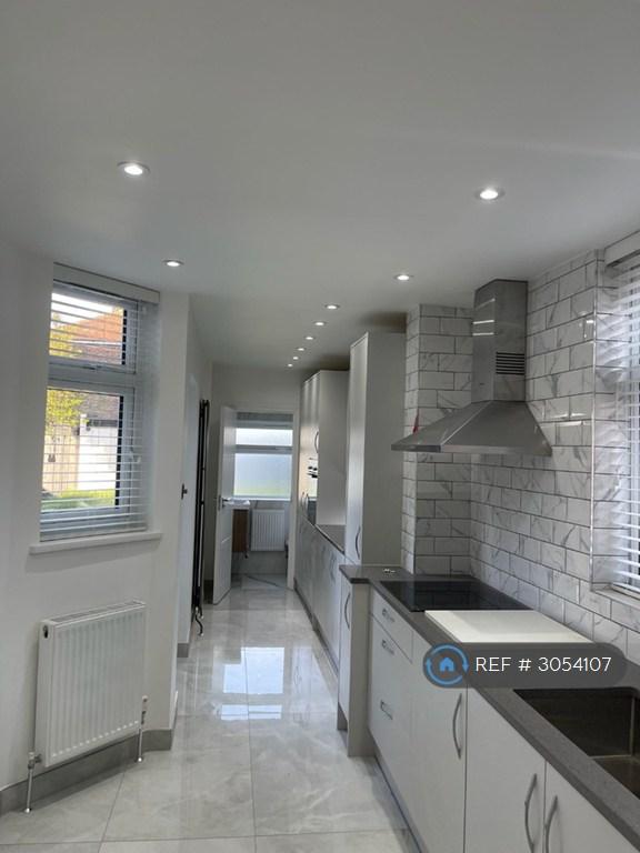 Room Bramley Road in Greater London