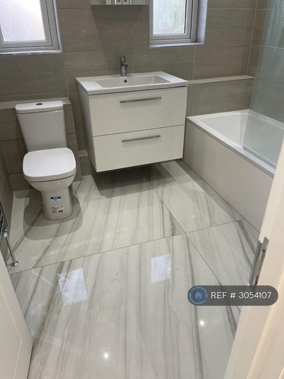 Room Bramley Road in Greater London