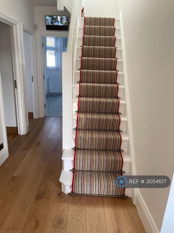 Room Bramley Road in Greater London