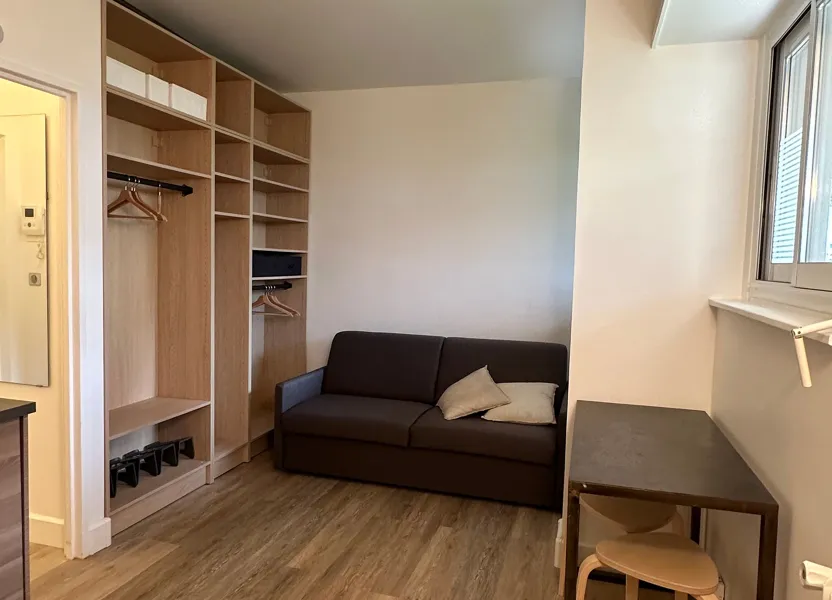 Room Rue de l'Industrie in Courbevoie