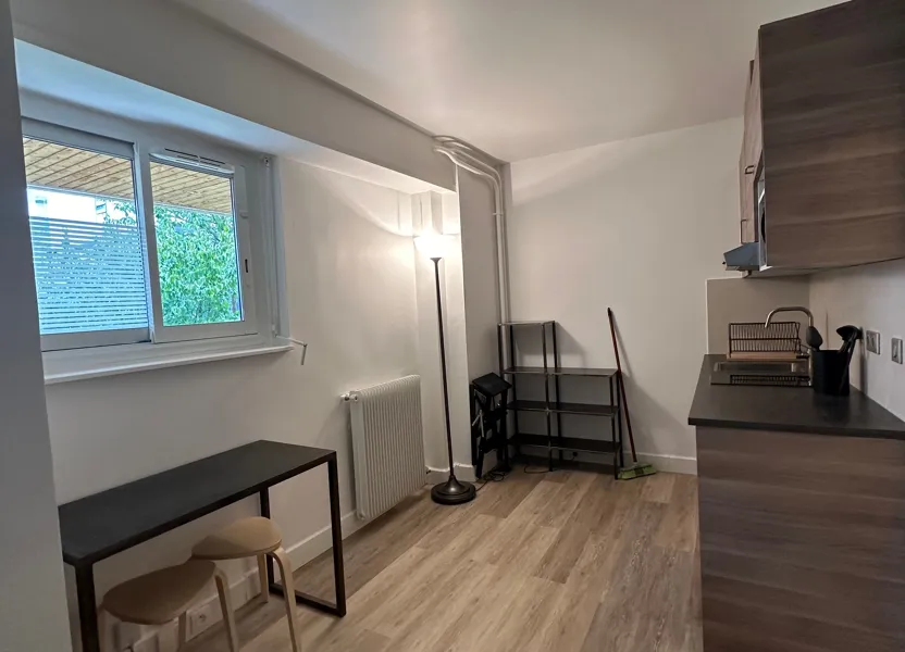 Room Rue de l'Industrie in Courbevoie