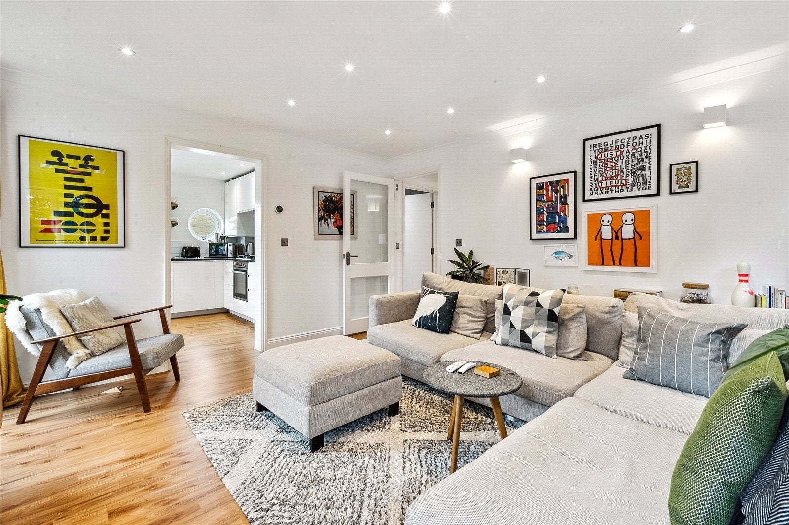 Flat Hemsworth Street in Greater London