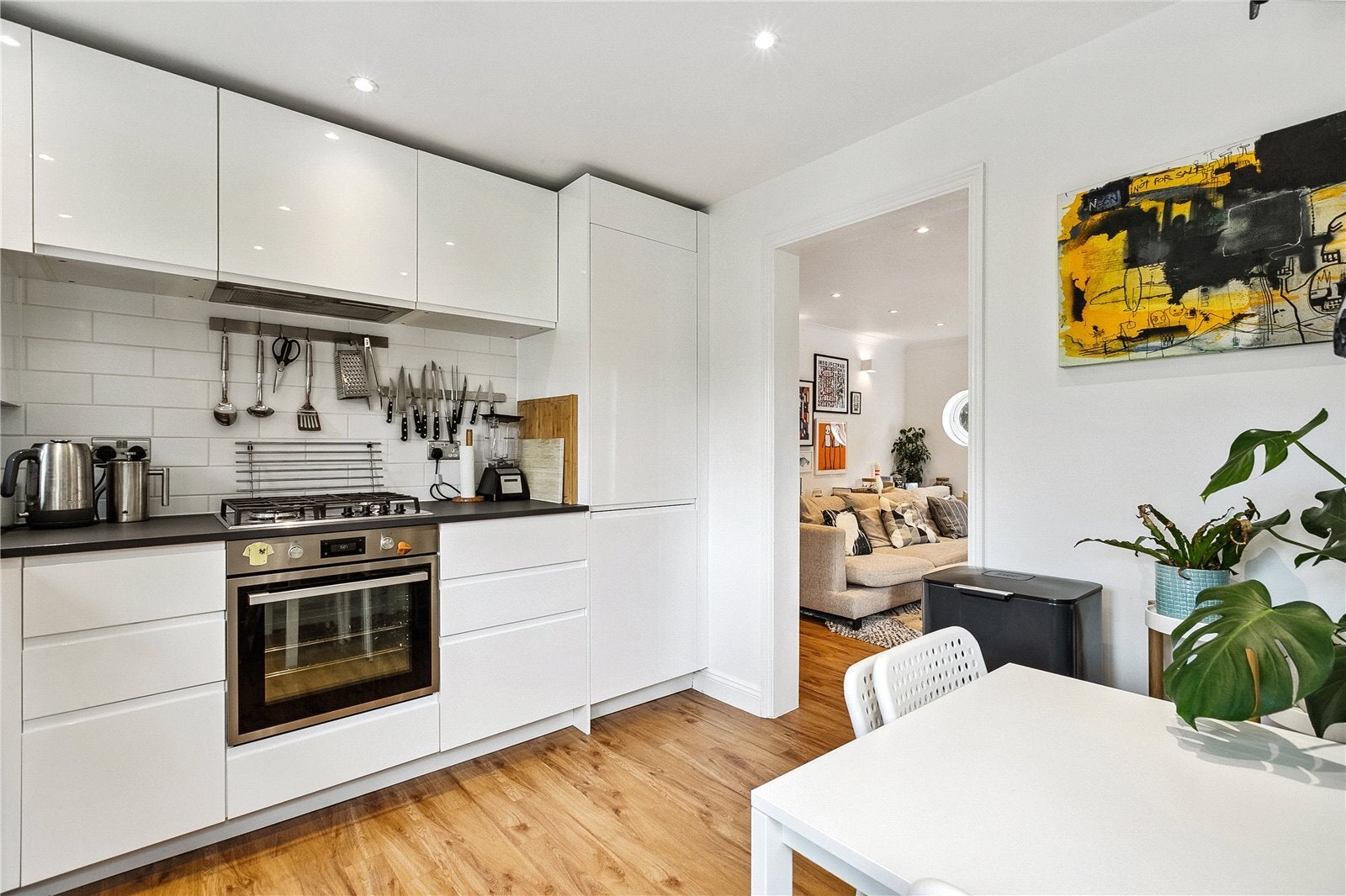 Flat Hemsworth Street in Greater London