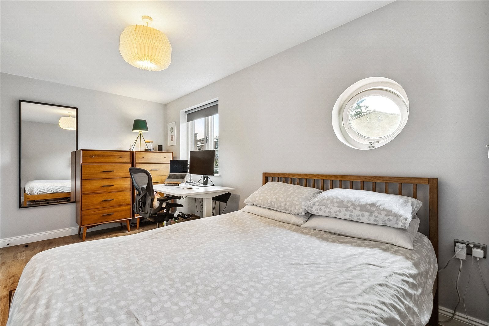 Flat Hemsworth Street in Greater London