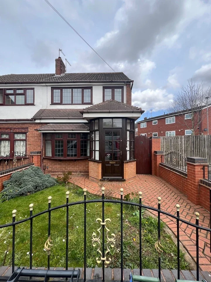 House Railway Street in Sandwell