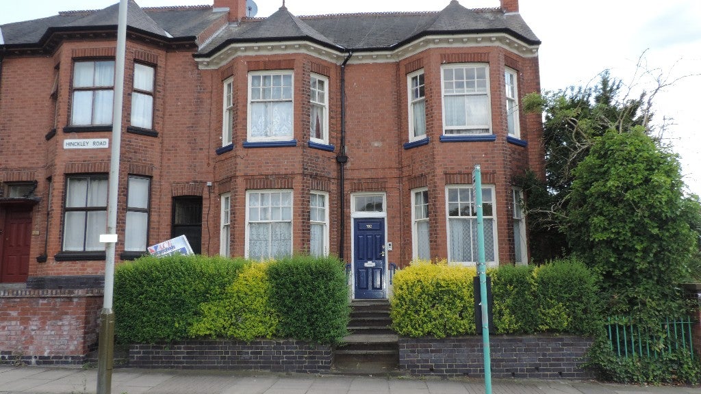 Flat Dulverton Road in Leicester