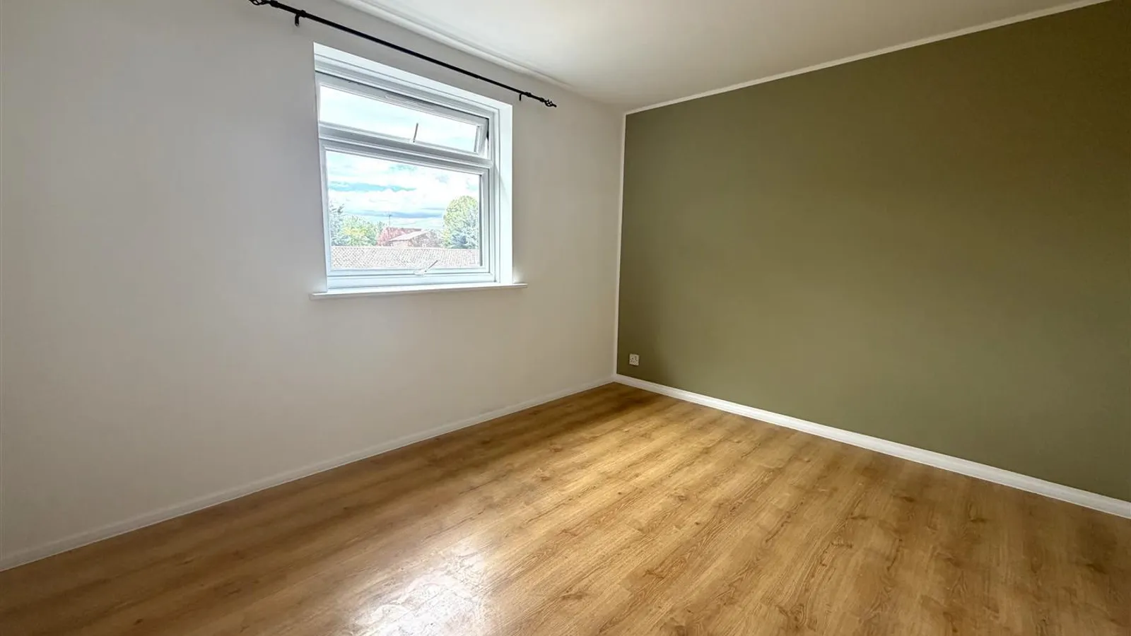 Flat Gloucester Road in Bristol