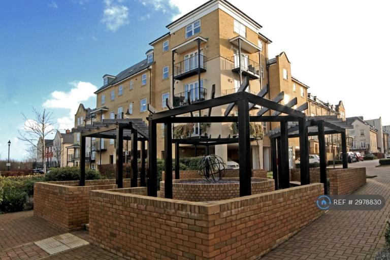 Flat Renwick Drive in Greater London