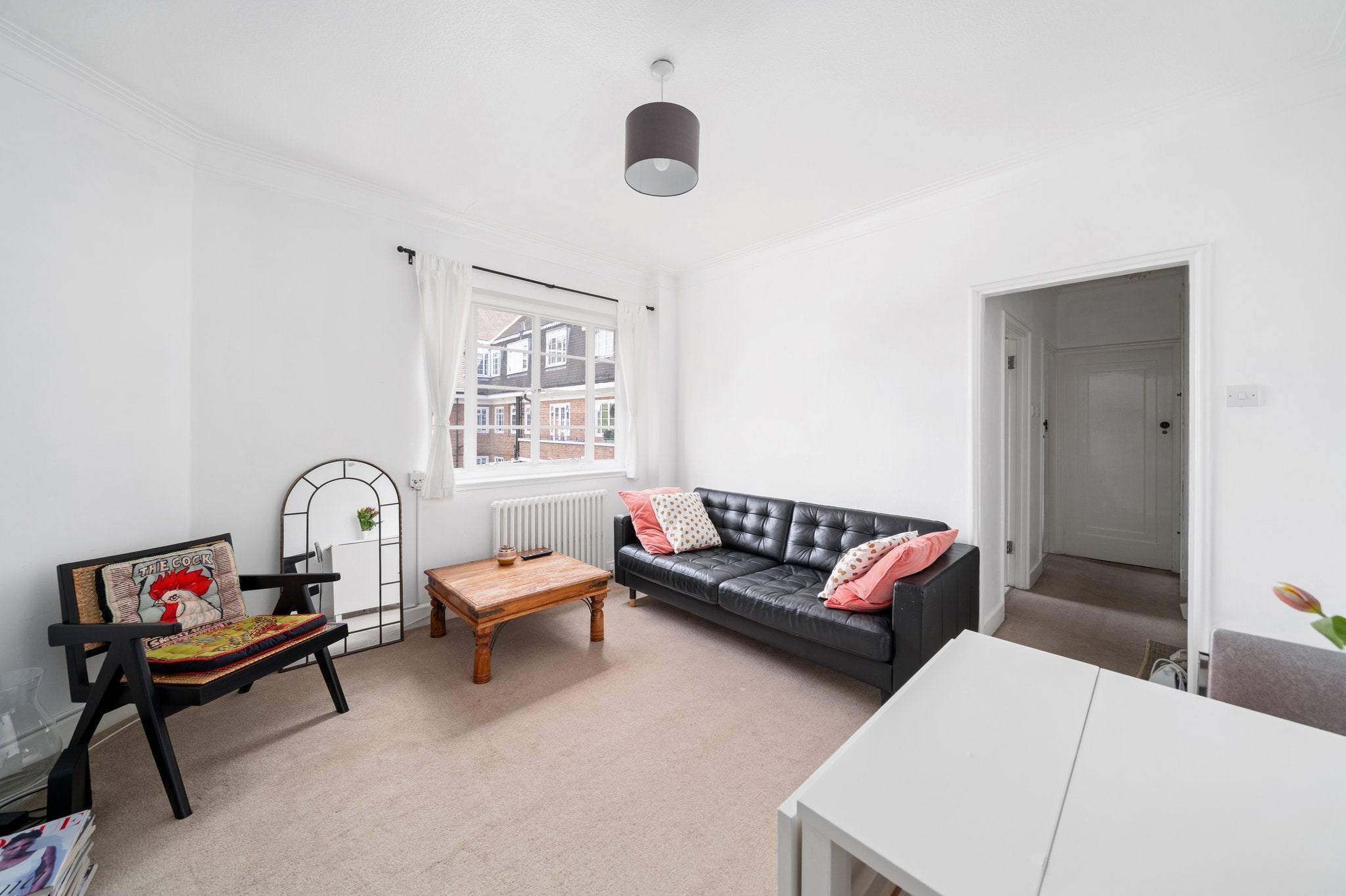 Flat Sutton Court Road in Greater London