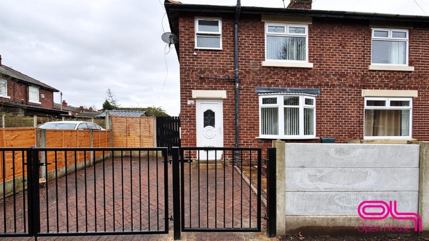 Flat Cedar Grove in Tameside