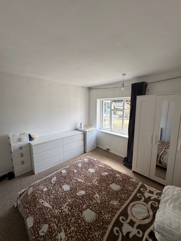 Room Dursley Gardens in Greater London