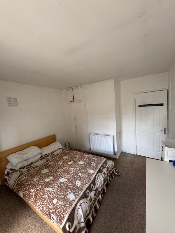 Room Dursley Gardens in Greater London