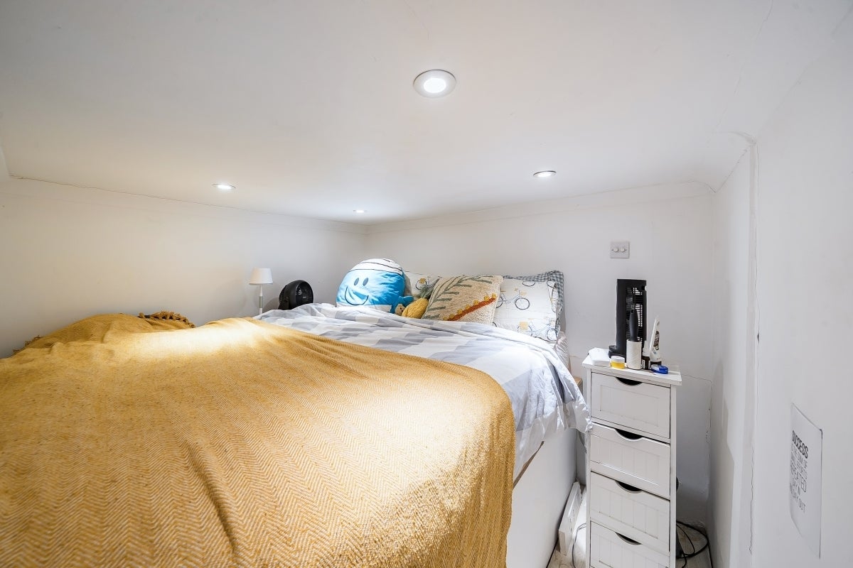 Flat Elgin Avenue in City of Westminster