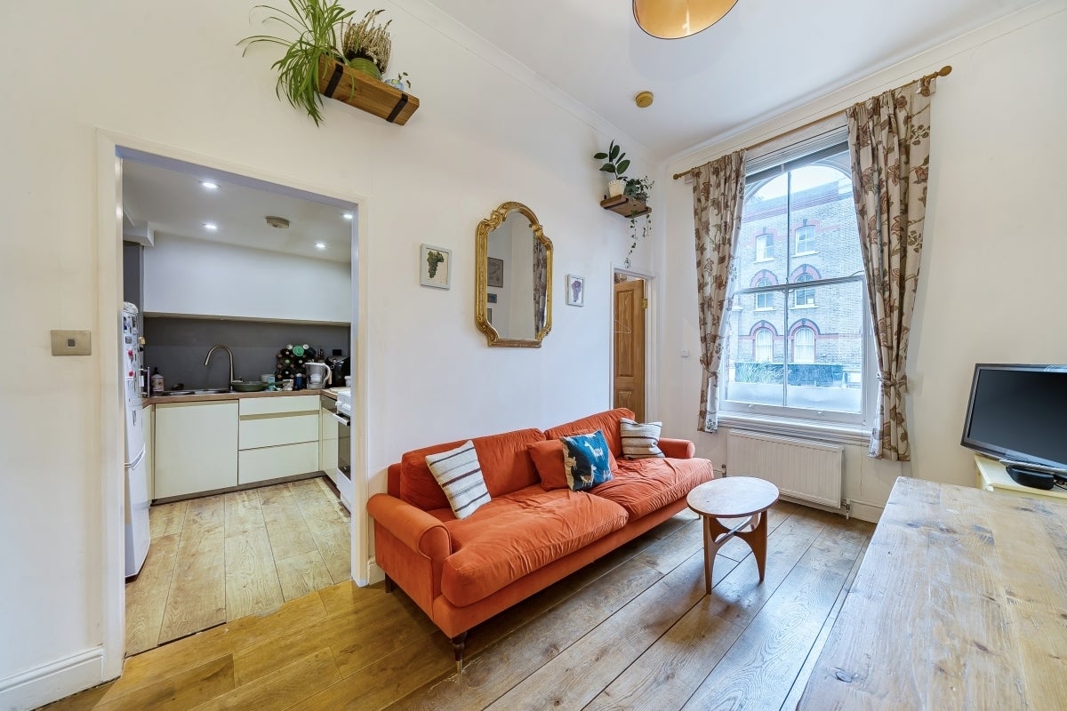 Flat Elgin Avenue in City of Westminster