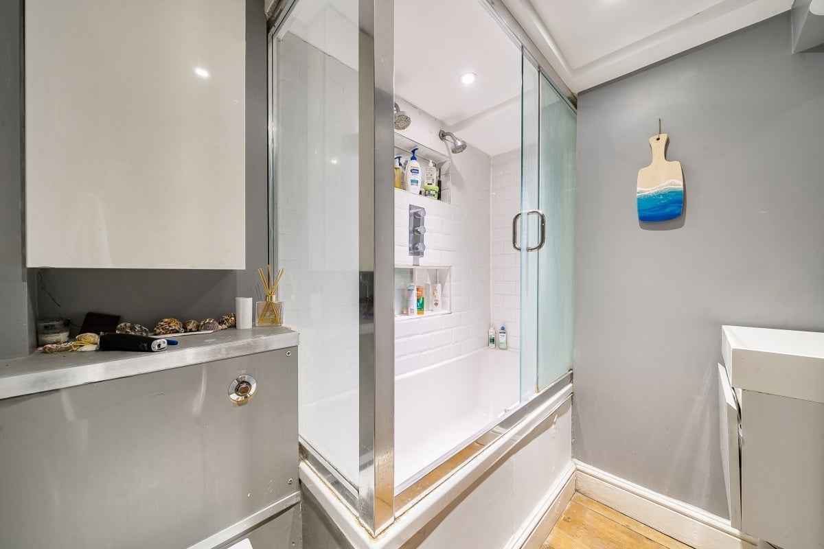 Flat Elgin Avenue in City of Westminster