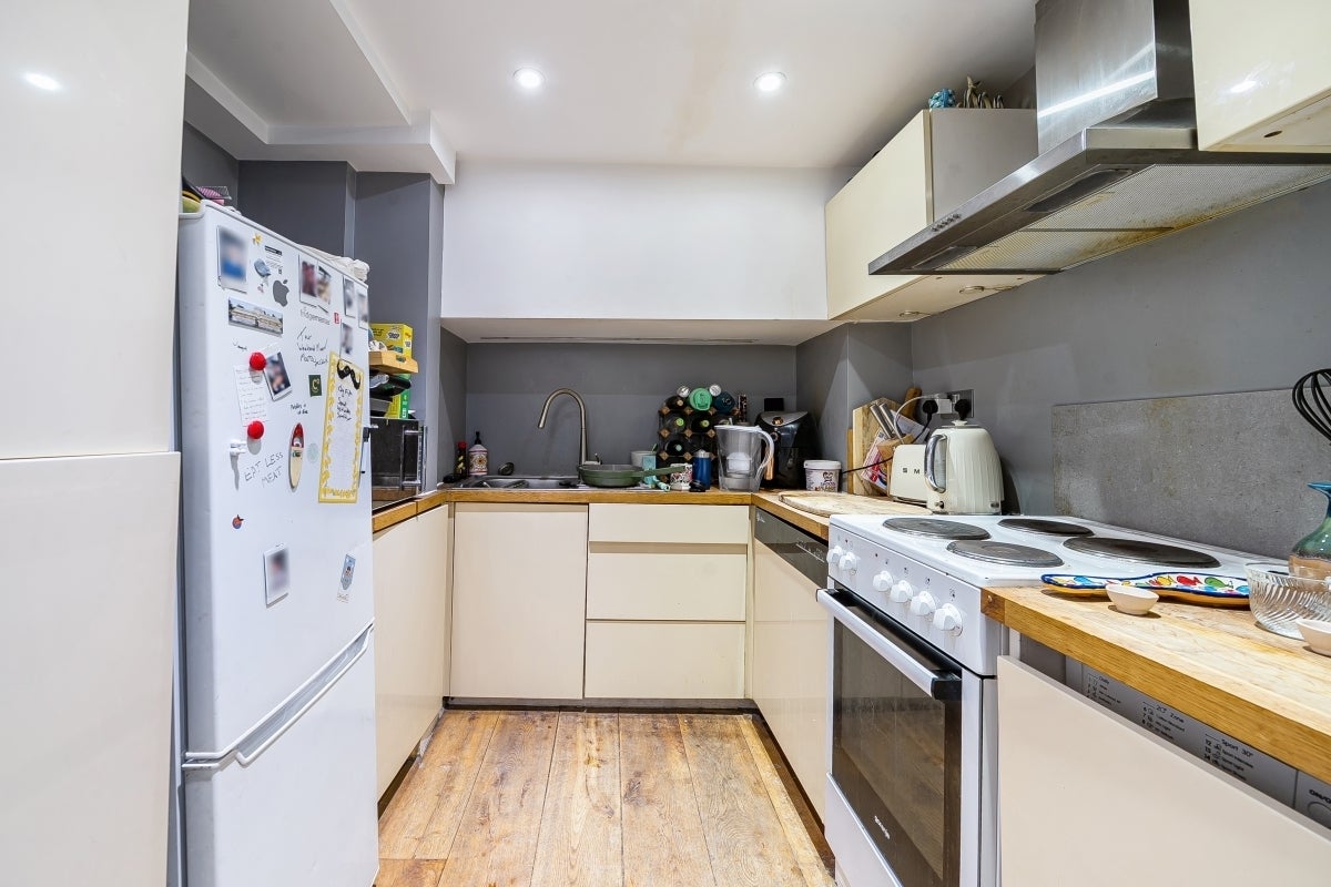 Flat Elgin Avenue in City of Westminster