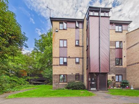 Flat St Paul's Court in Reading