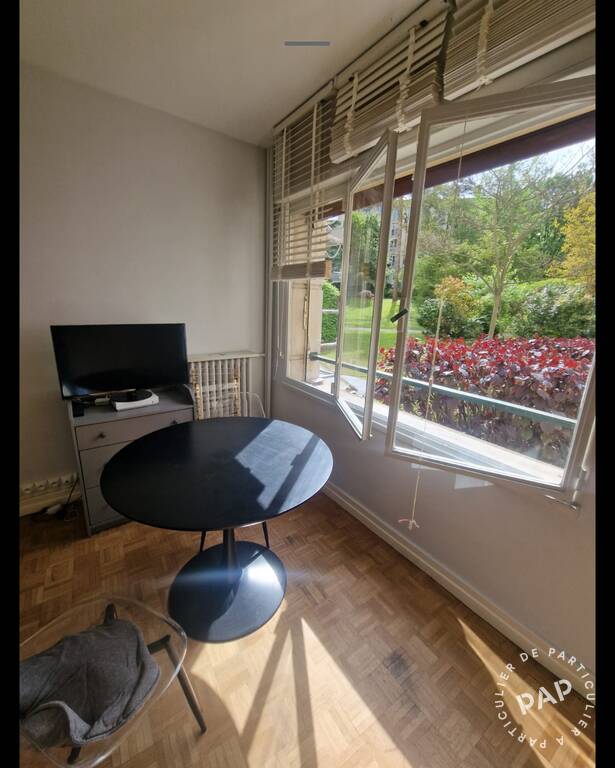 Room Rue des Belles Feuilles in Paris
