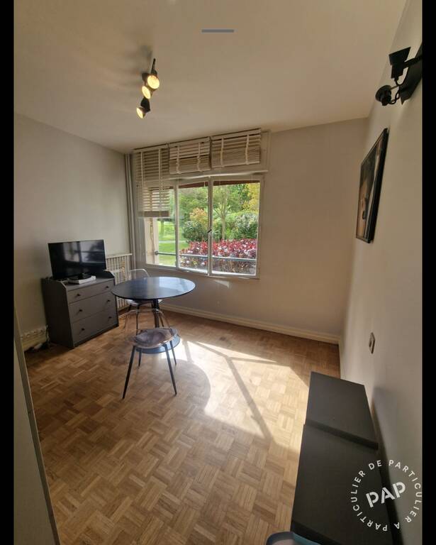 Room Rue des Belles Feuilles in Paris