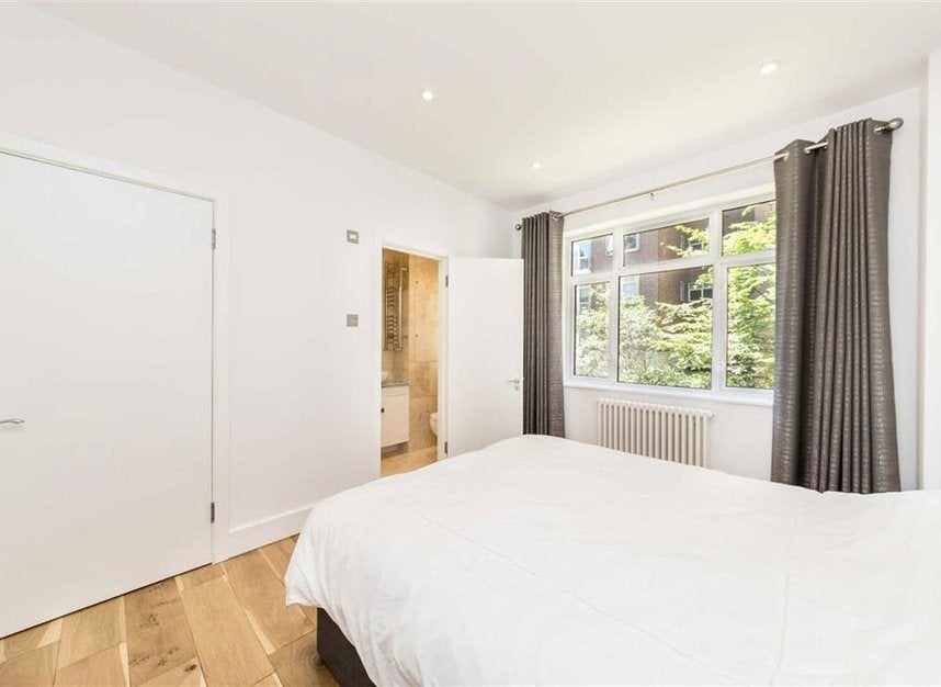 Flat Princes Gate in City of Westminster