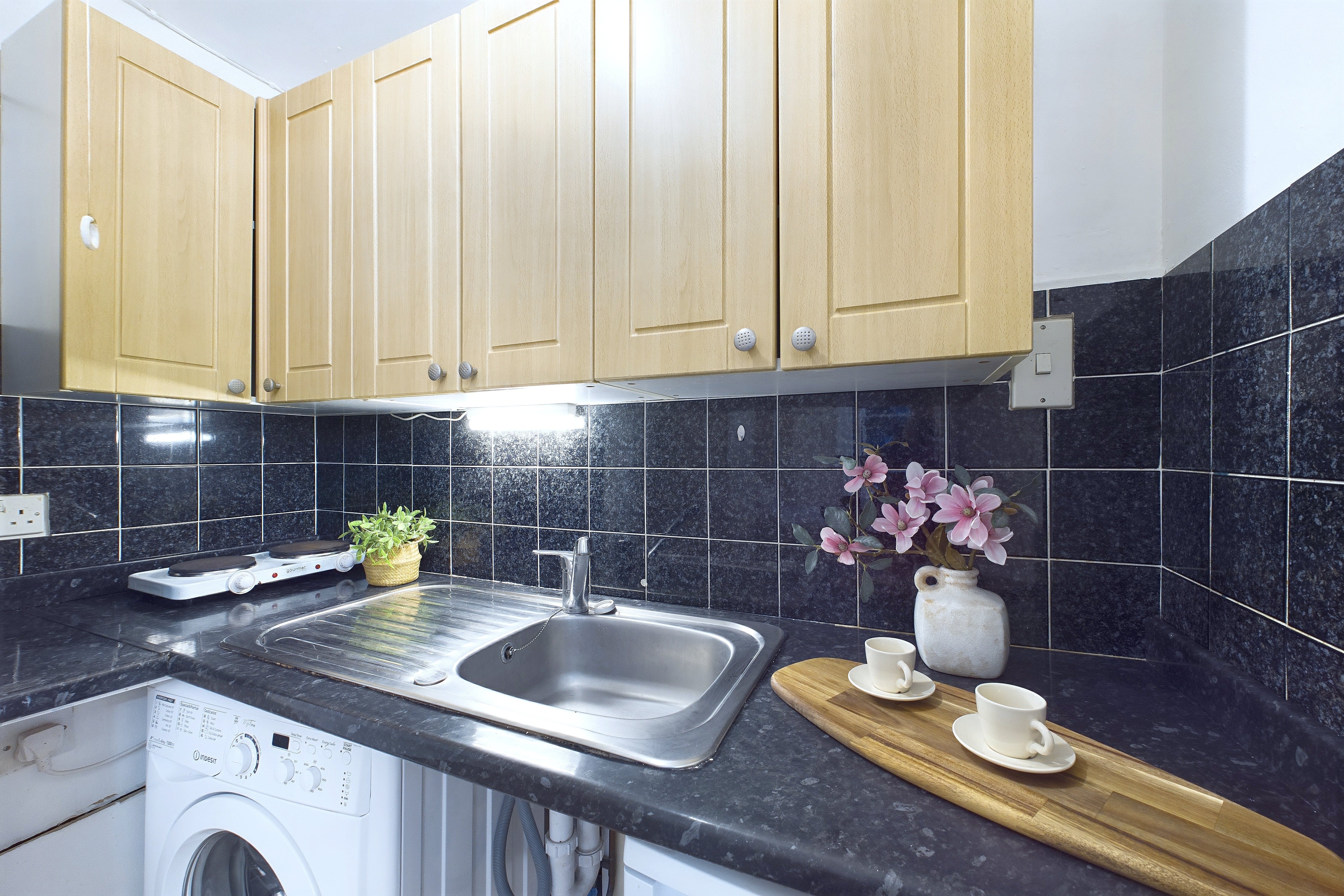 Flat Ifield Road in Greater London